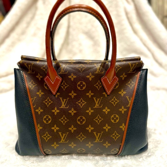 Louis Vuitton Handbags - Louis Vuitton Monogram Purse